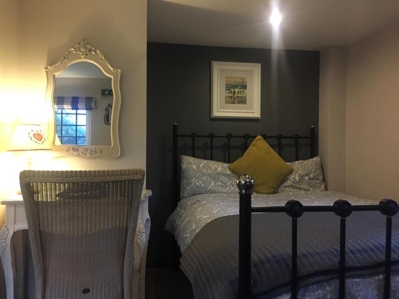 Hotel Bonningtons Stansted Self Catering à Stansted Mountfitchet Extérieur photo